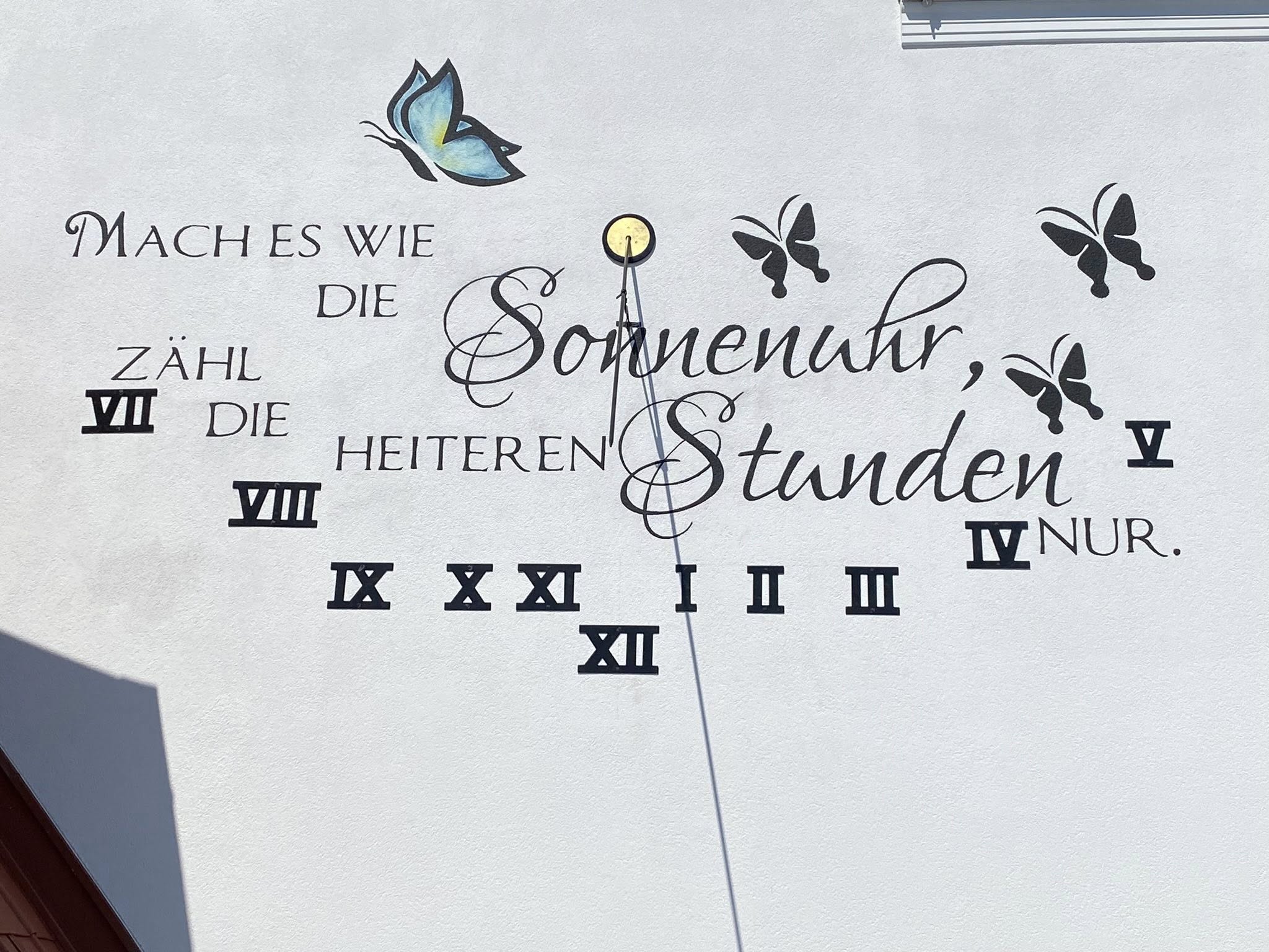 Sonnenuhrenmontage in Leobersdorf – Handwerkskunst bei Hochsommerwetter